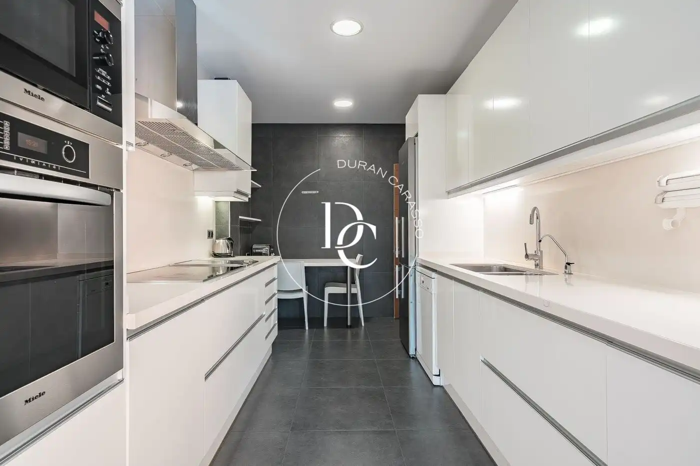 Cuina de Casa o xalet de lloguer en Barcelona amb Aire condicionat, Calefacció i Jardí privat