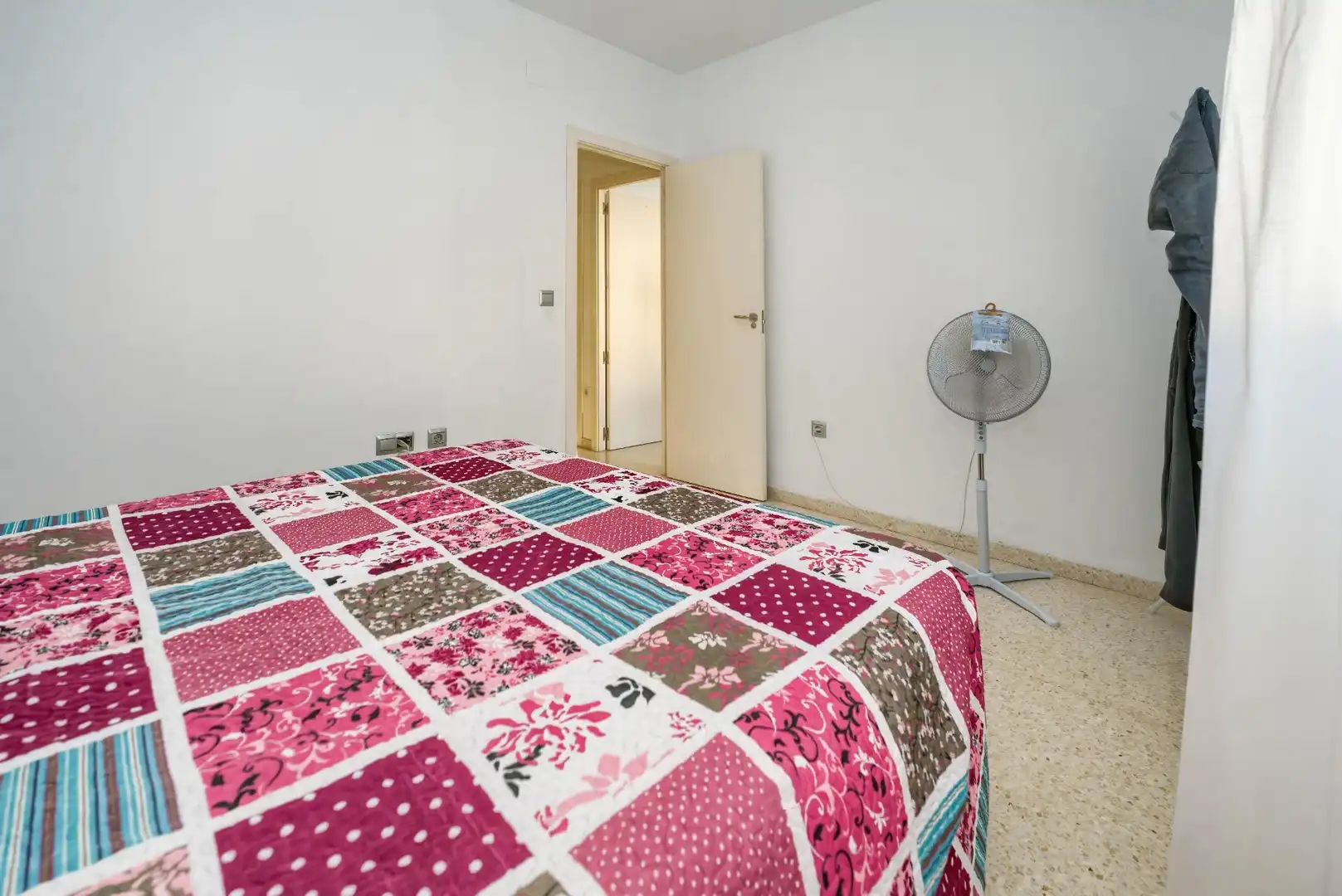 Habitación de Casa adosada en venta en Umbrete con Aire acondicionado, Terraza y Trastero