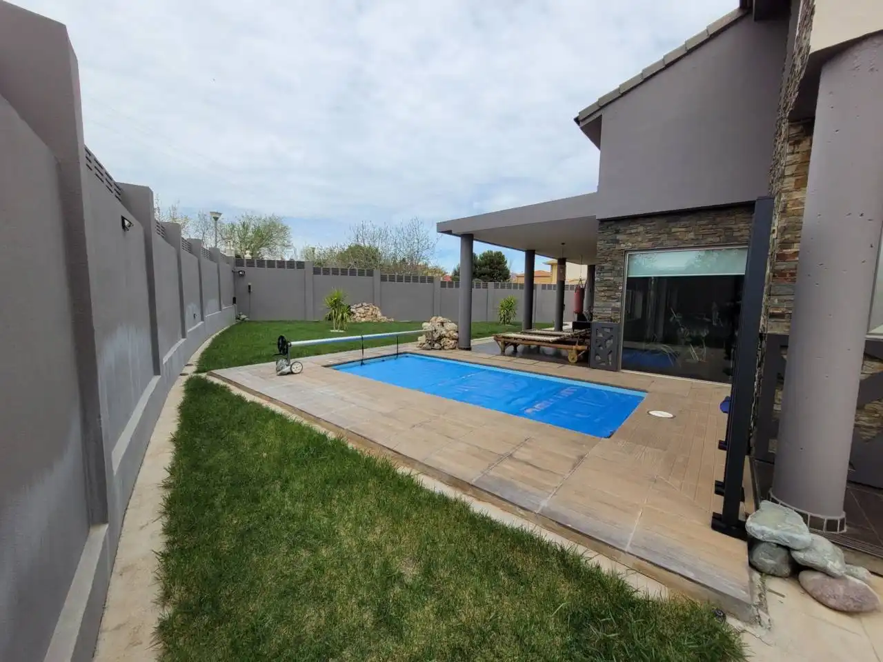 Piscina de Casa o xalet en venda en Baza amb Aire condicionat, Calefacció i Jardí privat
