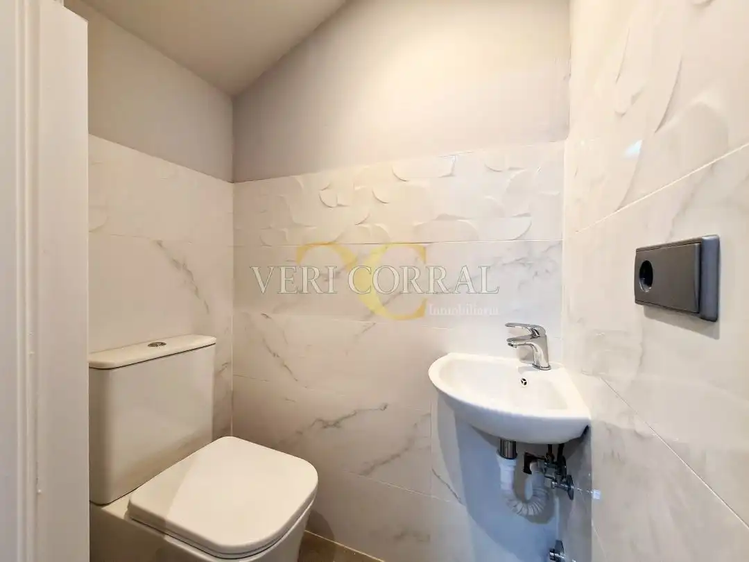 Bathroom of Flat for sale in Gijón   with Heating and Alarm