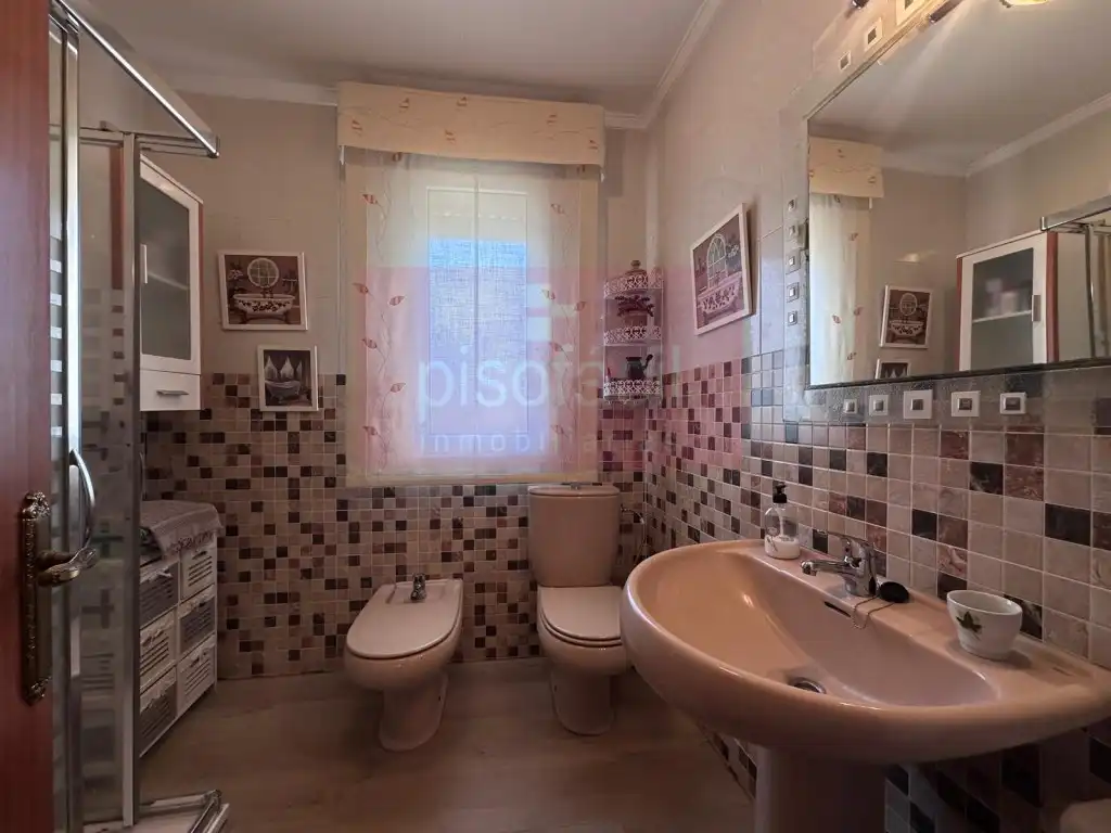 Bathroom of Houses for sale in Lugo