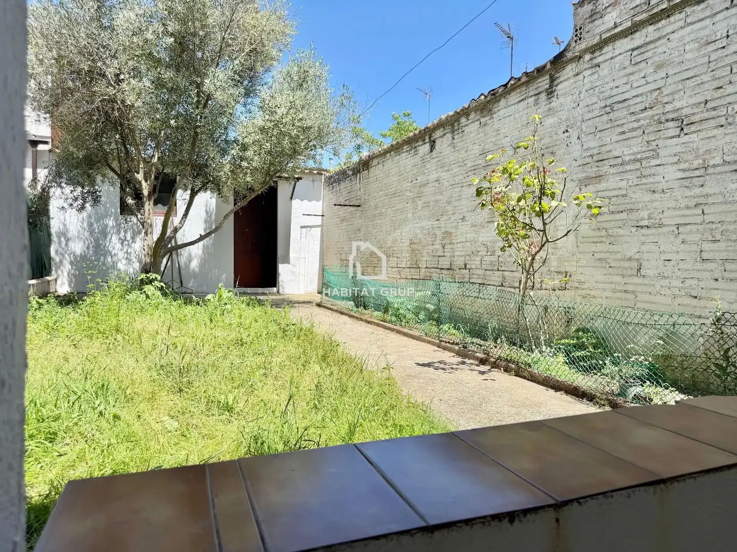 Vista exterior de Casa adosada en venta en Manlleu con Calefacción, Jardín privado y Terraza