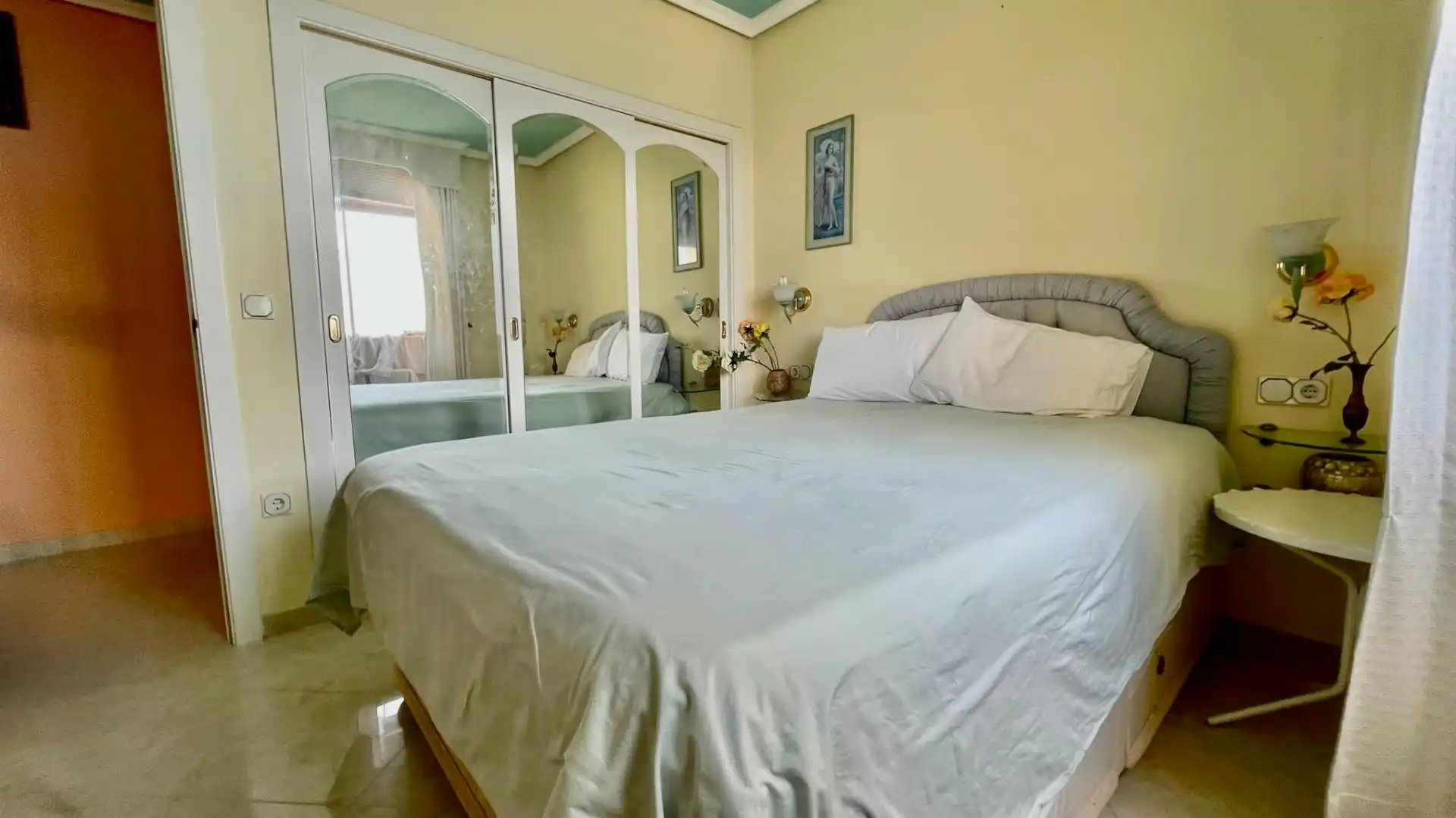 Schlafzimmer von Dachboden zum Verkauf in Finestrat mit Klimaanlage, Privatgarten und Gemeinschaftspool