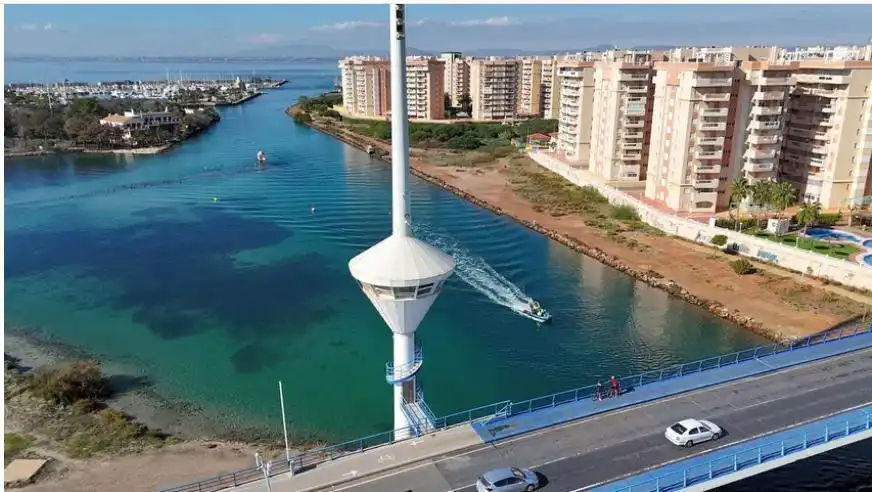 Vista exterior de Apartamento en venta en La Manga del Mar Menor con Aire acondicionado, Jardín privado y Terraza