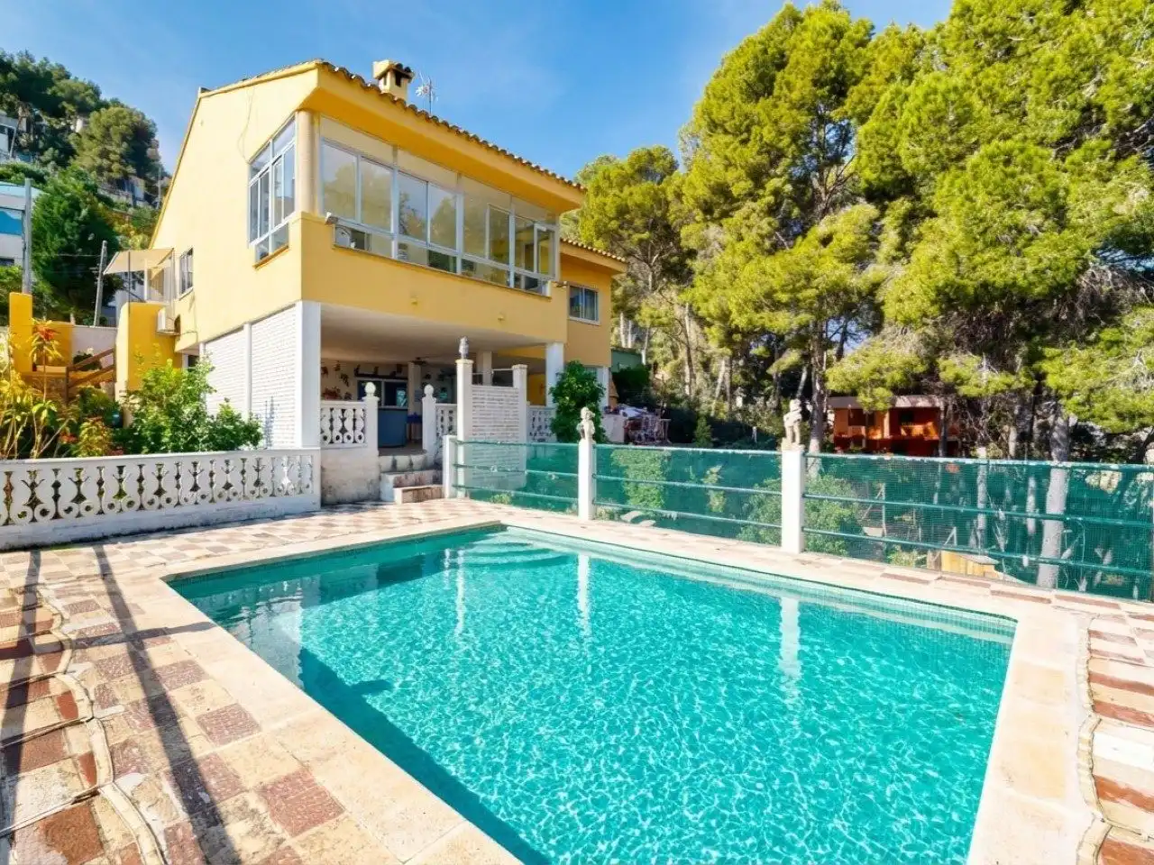 Vista exterior de Casa o xalet en venda en Gilet amb Aire condicionat, Jardí privat i Terrassa