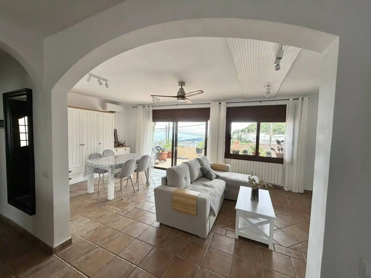Sala d'estar de Casa o xalet en venda en Lloret de Mar amb Aire condicionat, Calefacció i Jardí privat
