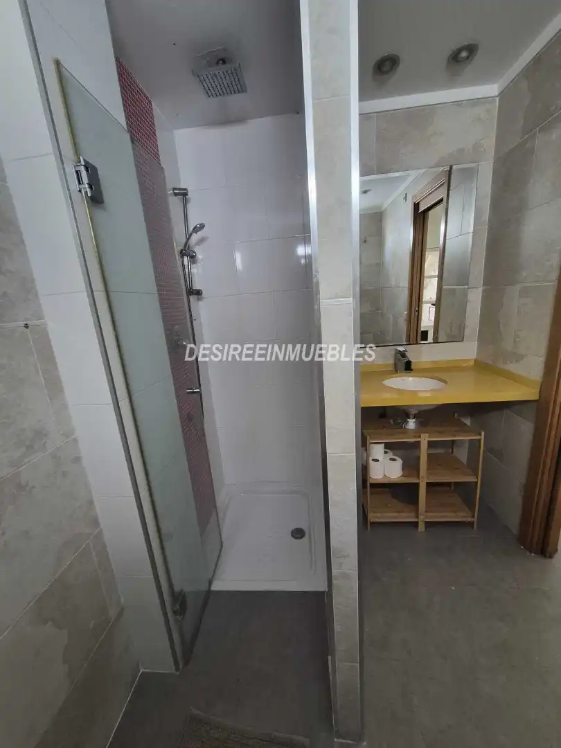 Bany de Pis de lloguer en Valencia amb Aire condicionat, Parquet i Terrassa