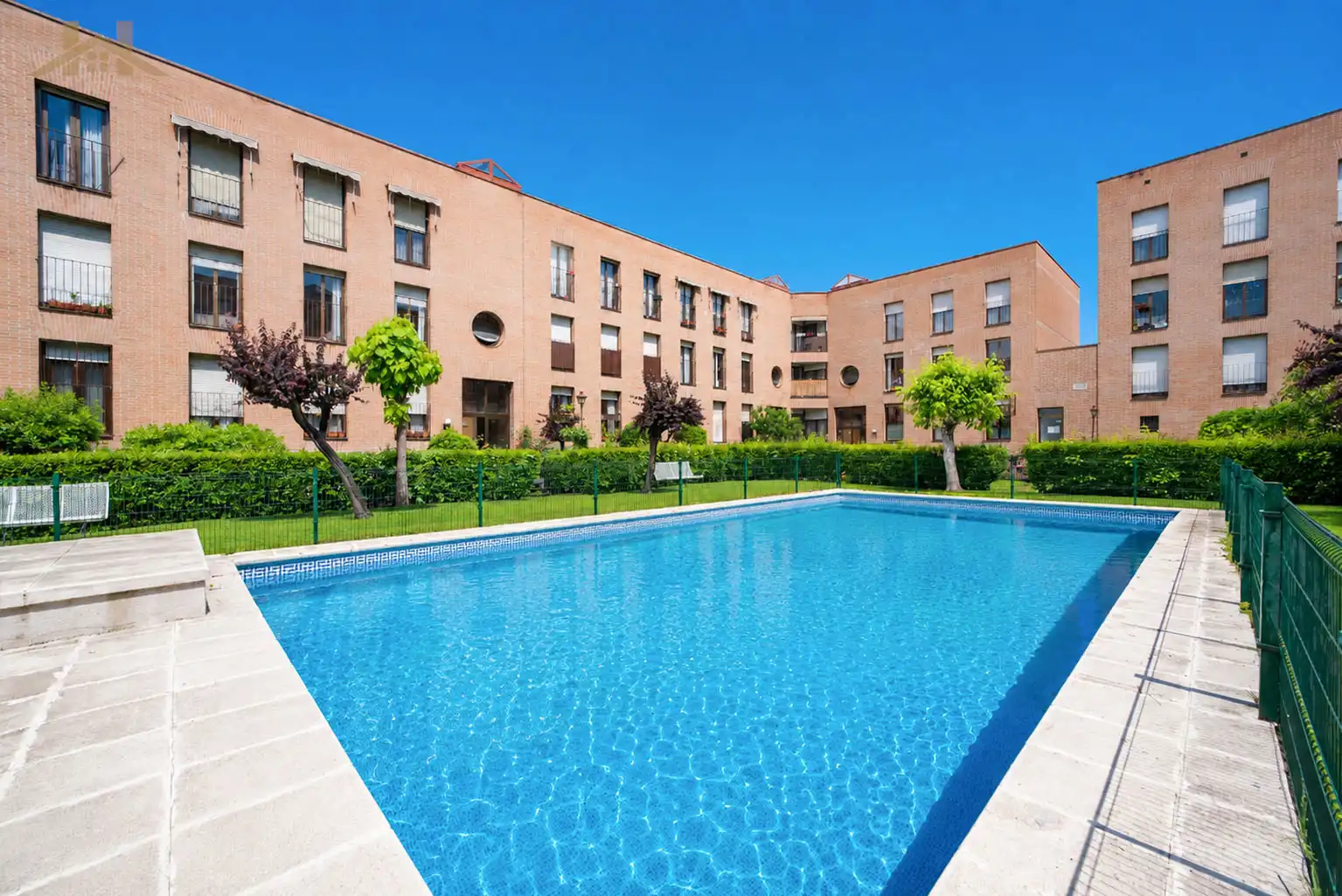 Schwimmbecken von Wohnung zum Verkauf in Madrid mit Klimaanlage, Heizung und Parkett