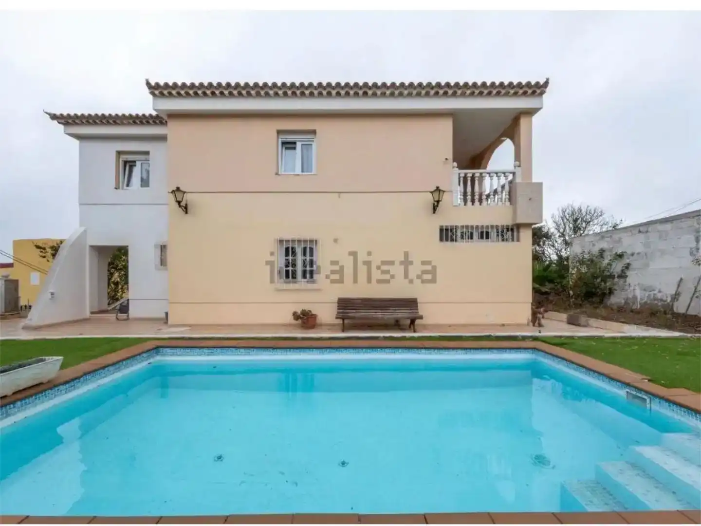Vista exterior de Pis en venda en Arucas amb Jardí privat, Traster i Piscina