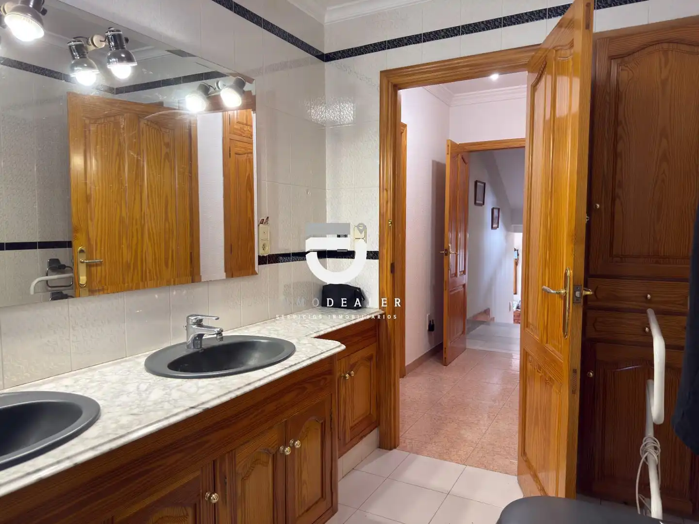Bany de Casa o xalet en venda en Oliva amb Jardí privat, Terrassa i Piscina