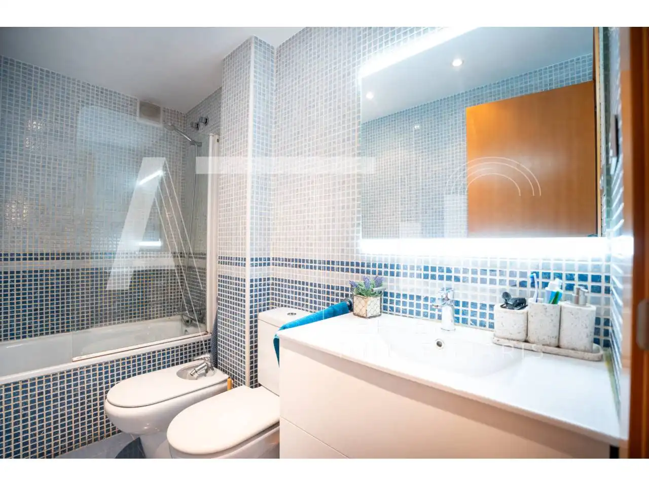 Badezimmer von Dachboden zum Verkauf in Sant Quirze del Vallès mit Klimaanlage, Heizung und Parkett