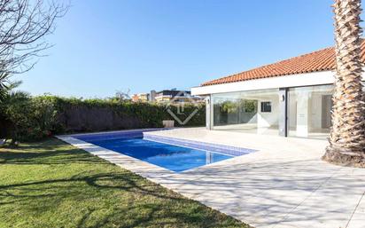 Piscina de Casa o xalet en venda en L'Hospitalet de Llobregat amb Aire condicionat i Piscina