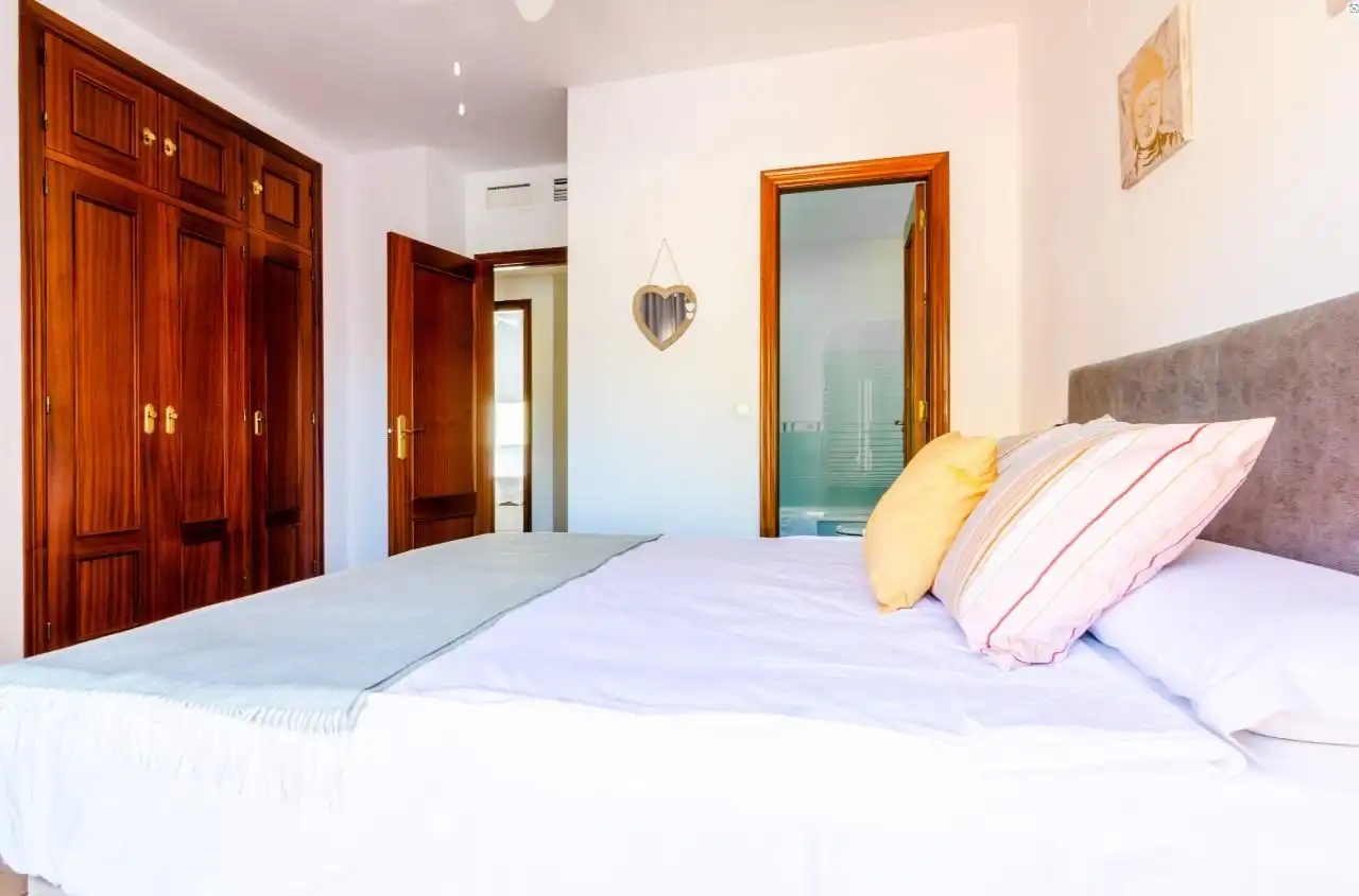 Habitación de Ático de alquiler en Rincón de la Victoria con Aire acondicionado, Calefacción y Jardín privado