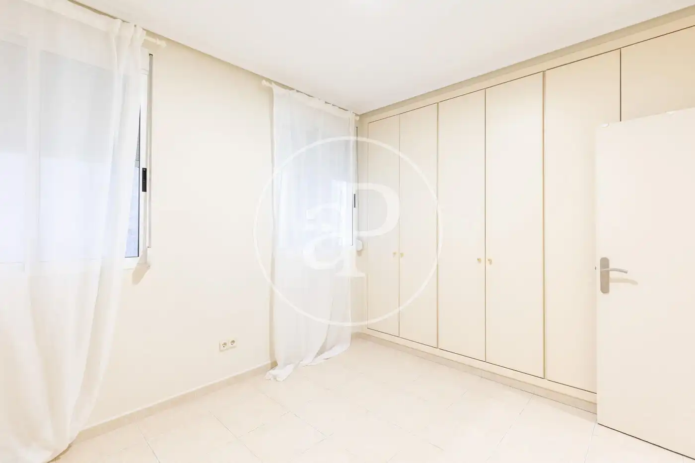 Schlafzimmer von Wohnung zur Miete in Valencia mit Klimaanlage und Heizung