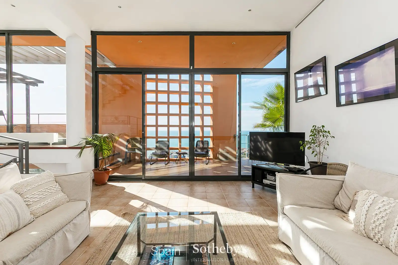 Sala d'estar de Casa o xalet en venda en Sitges amb Aire condicionat, Calefacció i Jardí privat