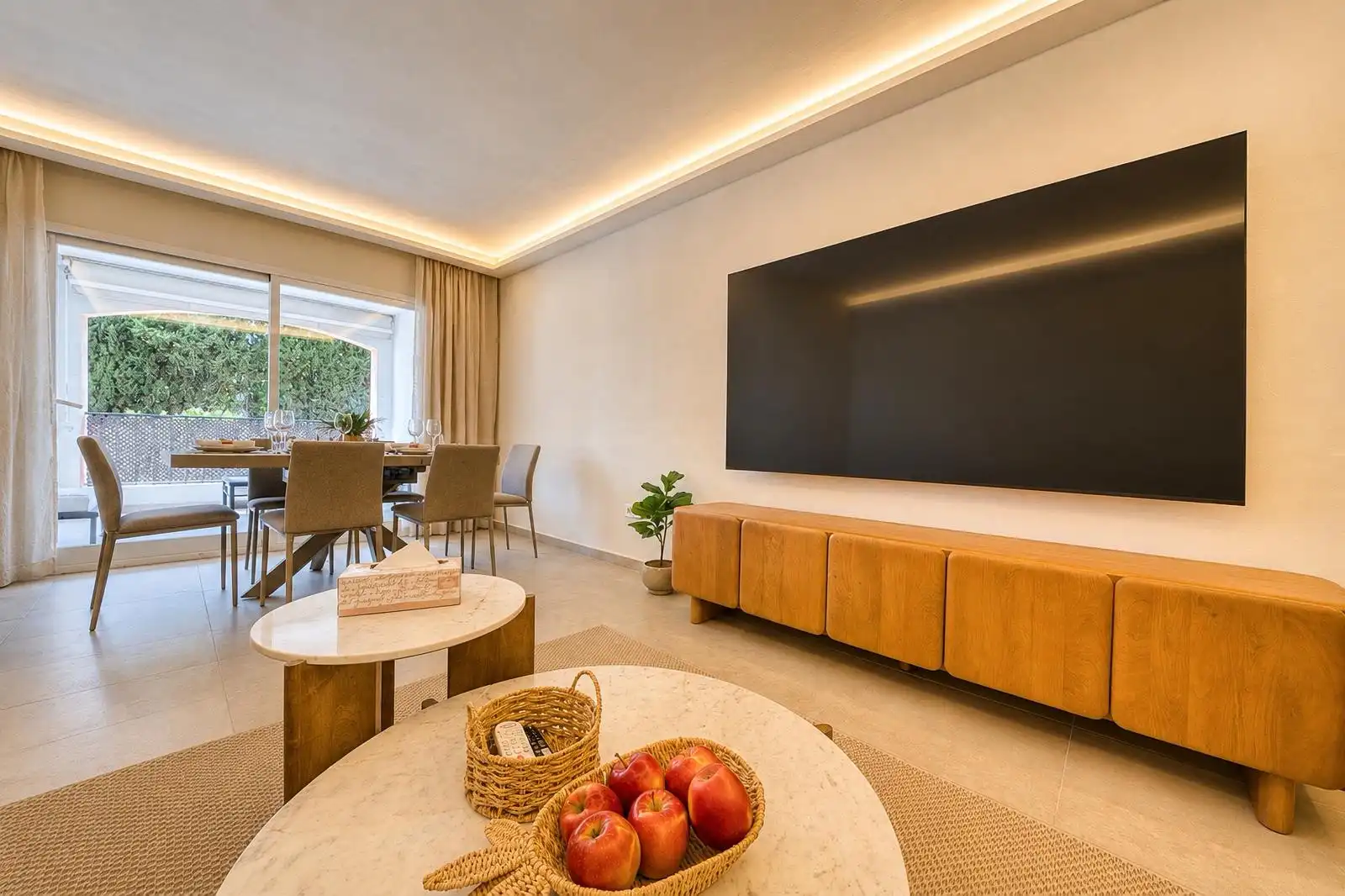 Sala d'estar de Apartament de lloguer en Marbella amb Aire condicionat, Terrassa i Traster