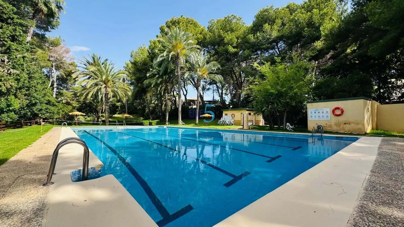 Piscina de Casa o xalet en venda en Orihuela amb Aire condicionat, Terrassa i Traster