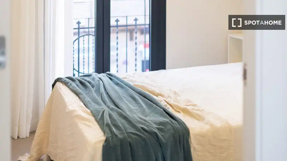 Habitación de Piso de alquiler en Valencia con Aire acondicionado, Calefacción y Amueblado