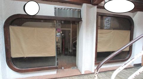 En venta local comercial, en la zona centro de Eibar . Diáfano con zona público y venta, almacén y aseo. Consta dos amplios escapa