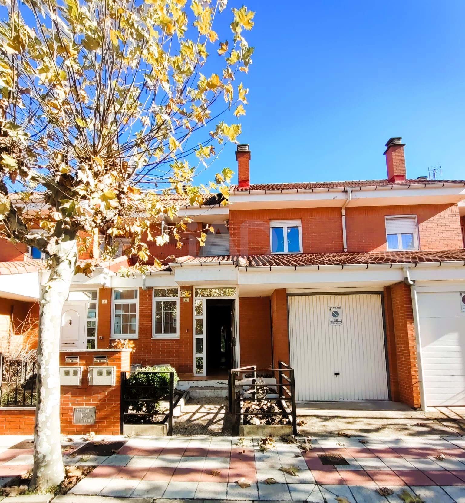 Vista exterior de Casa o chalet en venta en San Andrés del Rabanedo con Calefacción y Terraza