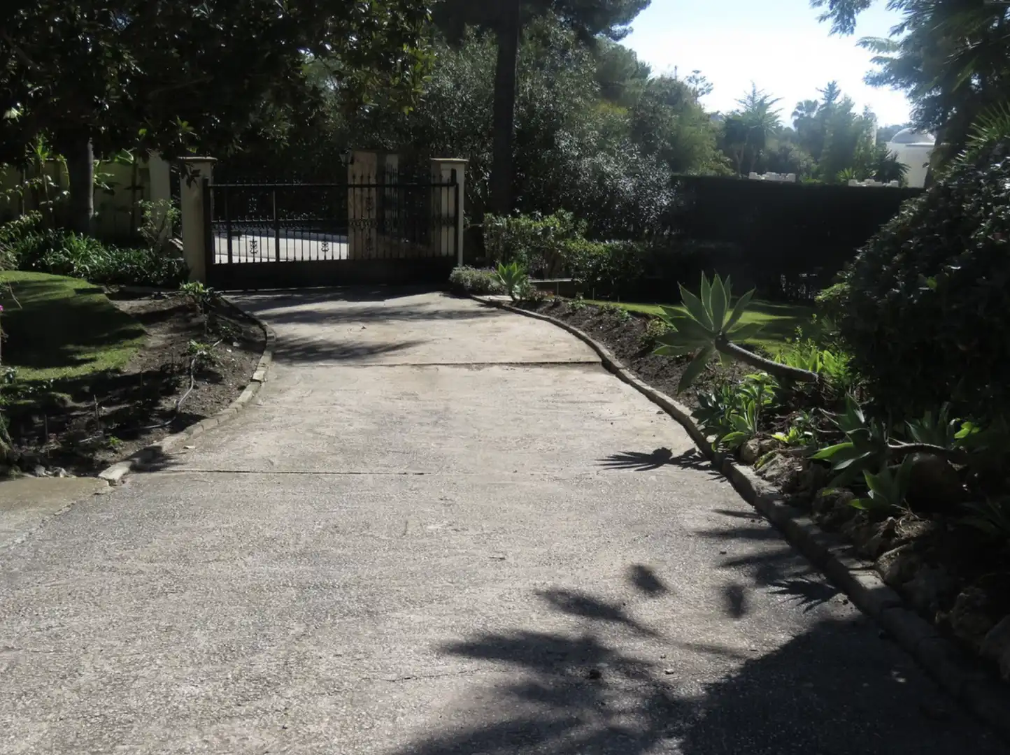Vista exterior de Casa o chalet en venta en Benahavís con Aire acondicionado, Calefacción y Jardín privado