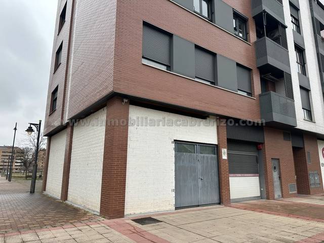 Local comercial en Venta en Paseo de las Norias en El Campillo - Norte