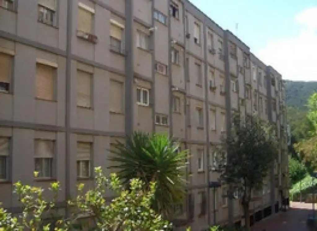Piso en venta en Av Rasos de Peguera, Ciutat Meridiana