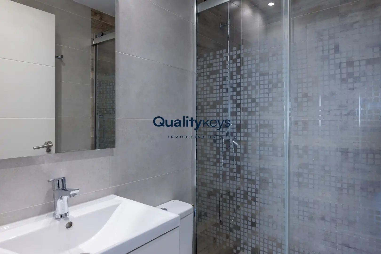 Badezimmer von Wohnung zum Verkauf in Madrid mit Klimaanlage, Heizung und Parkett