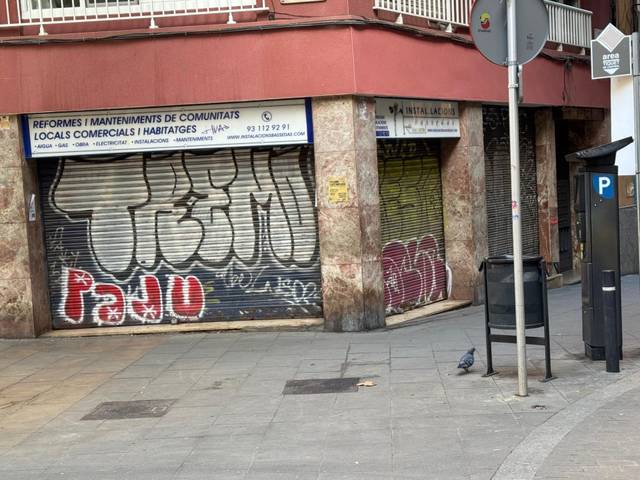 Local comercial en Alquiler en Calle de Vallhonrat en El Poble Sec - Parc de Montjuïc