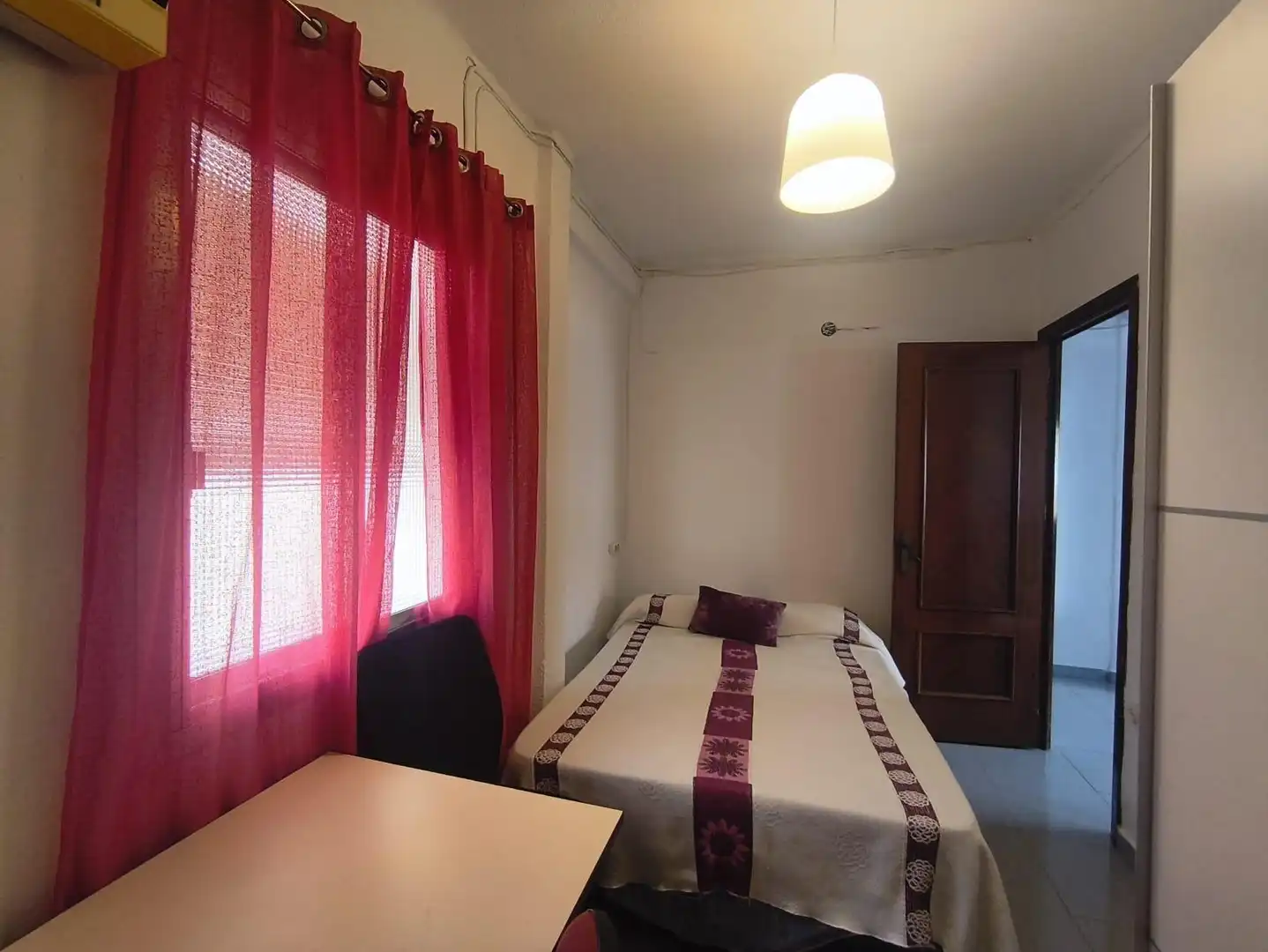 Schlafzimmer von Wohnung zur Miete in Almería mit Klimaanlage, Terrasse und Abstellraum