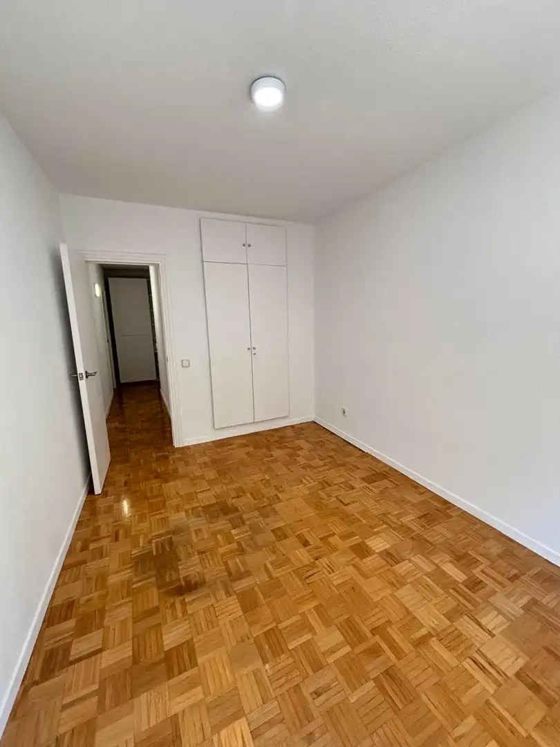 Bedroom of Flat for rent in Madrid  with Air Conditioner, Heating and Private garden