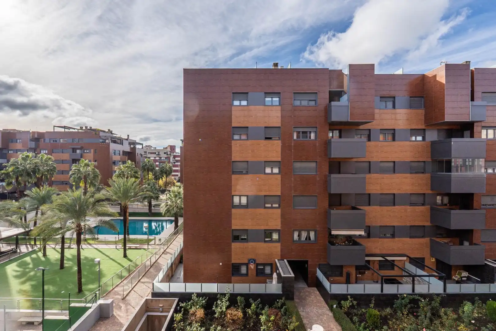 Außenansicht von Wohnung zum Verkauf in Granada mit Heizung, Privatgarten und Balkon