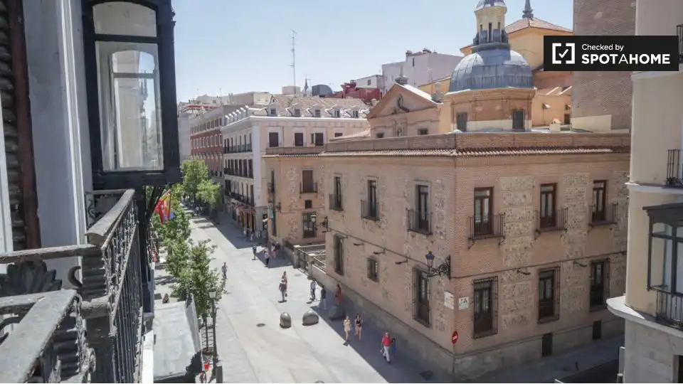 Vista exterior de Pis per a compartir en Madrid amb Aire condicionat, Calefacció i Moblat