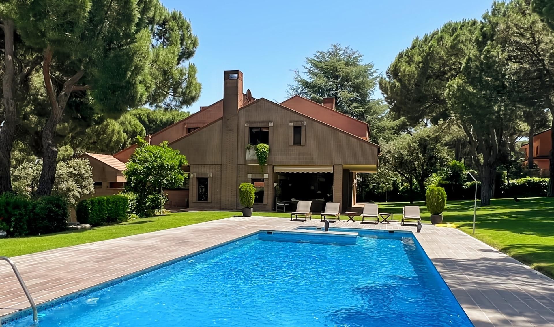 Jardí de Casa o xalet en venda en Boadilla del Monte amb Aire condicionat, Calefacció i Jardí privat