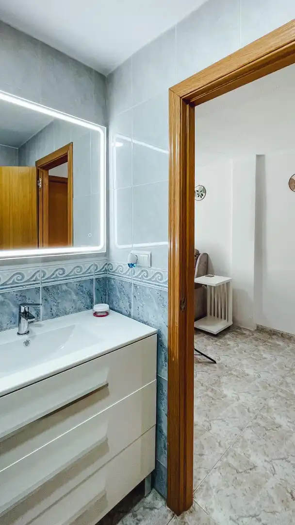 Bathroom of Apartments for sale in Benidorm  with Air Conditioner and Community pool