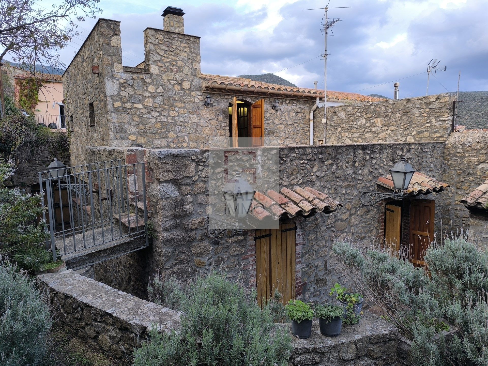 Vista exterior de Finca rústica en venda en Cantallops amb Calefacció i Terrassa