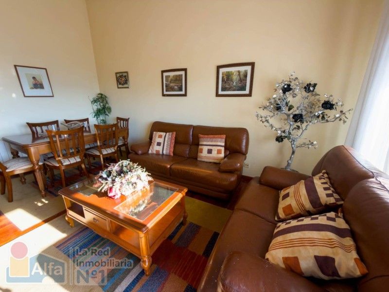 Casa adosada en venda a Salgueira - O Castaño, Centro Urbano