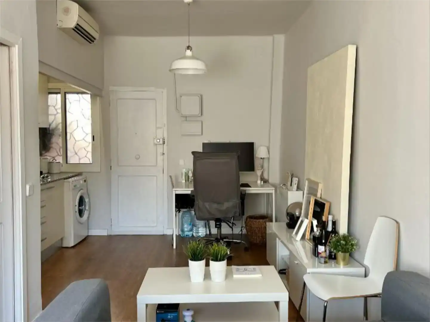 Sala d'estar de Estudi en venda en  Barcelona Capital amb Aire condicionat