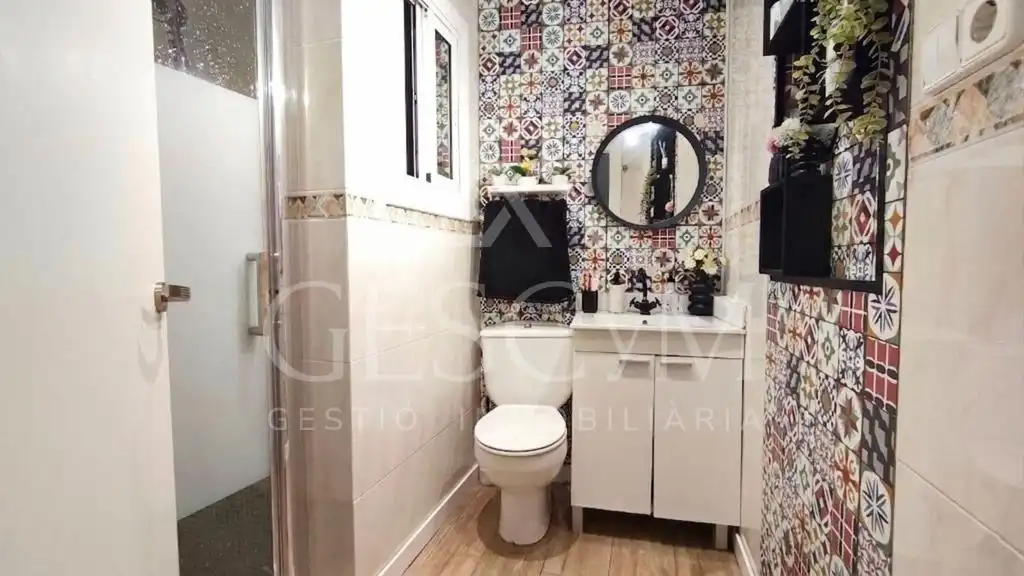 Bathroom of Flat for sale in Sant Joan Despí  with Parquet flooring