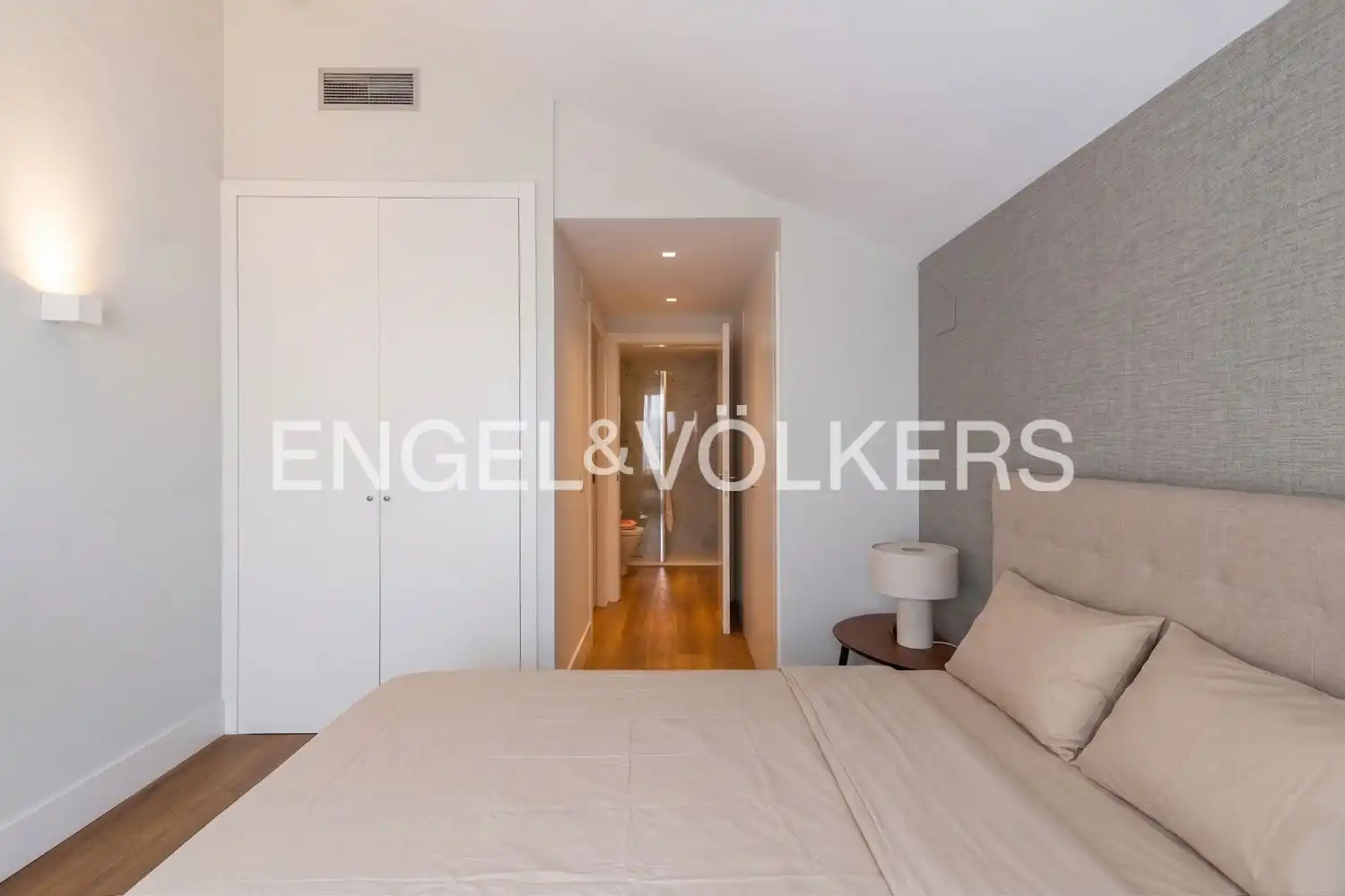 Habitación de Ático en venta en Valencia con Aire acondicionado, Calefacción y Jardín privado