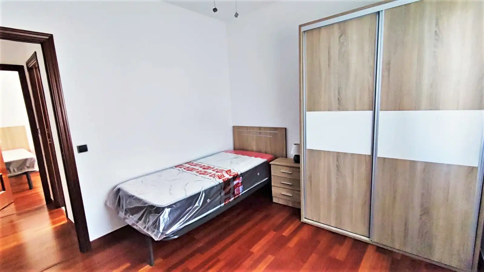 Bedroom of Flat for rent in Badajoz  with Air Conditioner, Heating and Parquet flooring
