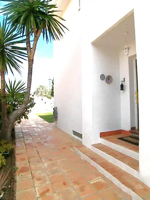 Casa adosada en venda en Alhaurín de la Torre amb Aire condicionat, Jardí privat i Terrassa