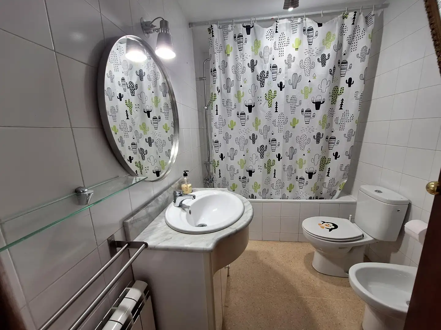 Bathroom of Flat for sale in Salt  with Heating