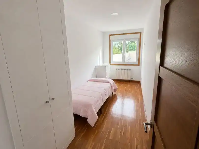 Bedroom of Flat for rent in Arteixo  with Private garden, Parquet flooring and Storage room
