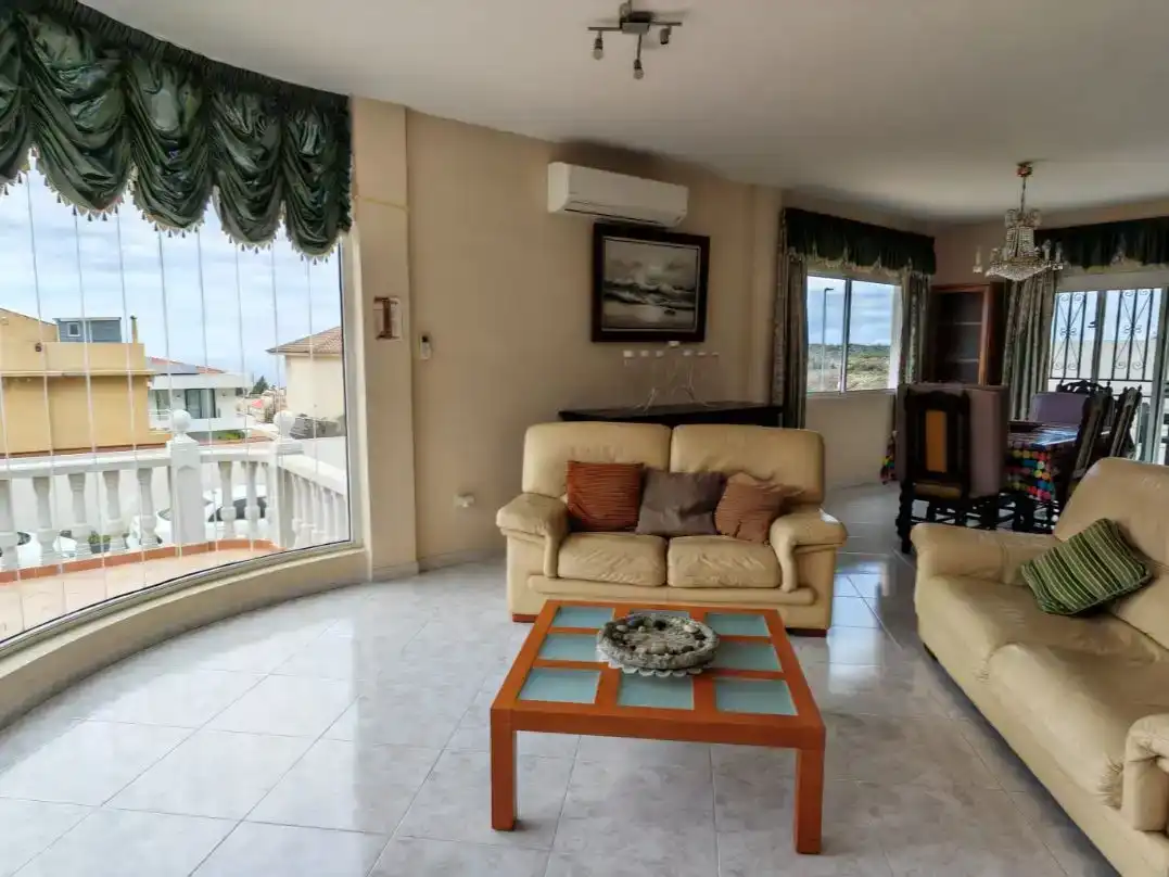 Sala d'estar de Casa o xalet de lloguer en Adeje amb Aire condicionat i Balcó