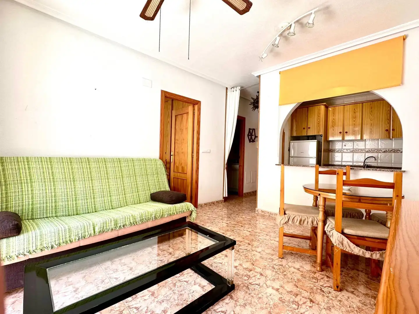 Wohnzimmer von Wohnung zum Verkauf in Torrevieja mit Klimaanlage und Terrasse