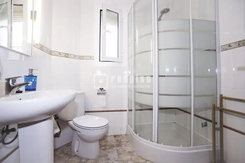 Baño de Piso de alquiler en Murcia con Terraza y Amueblado
