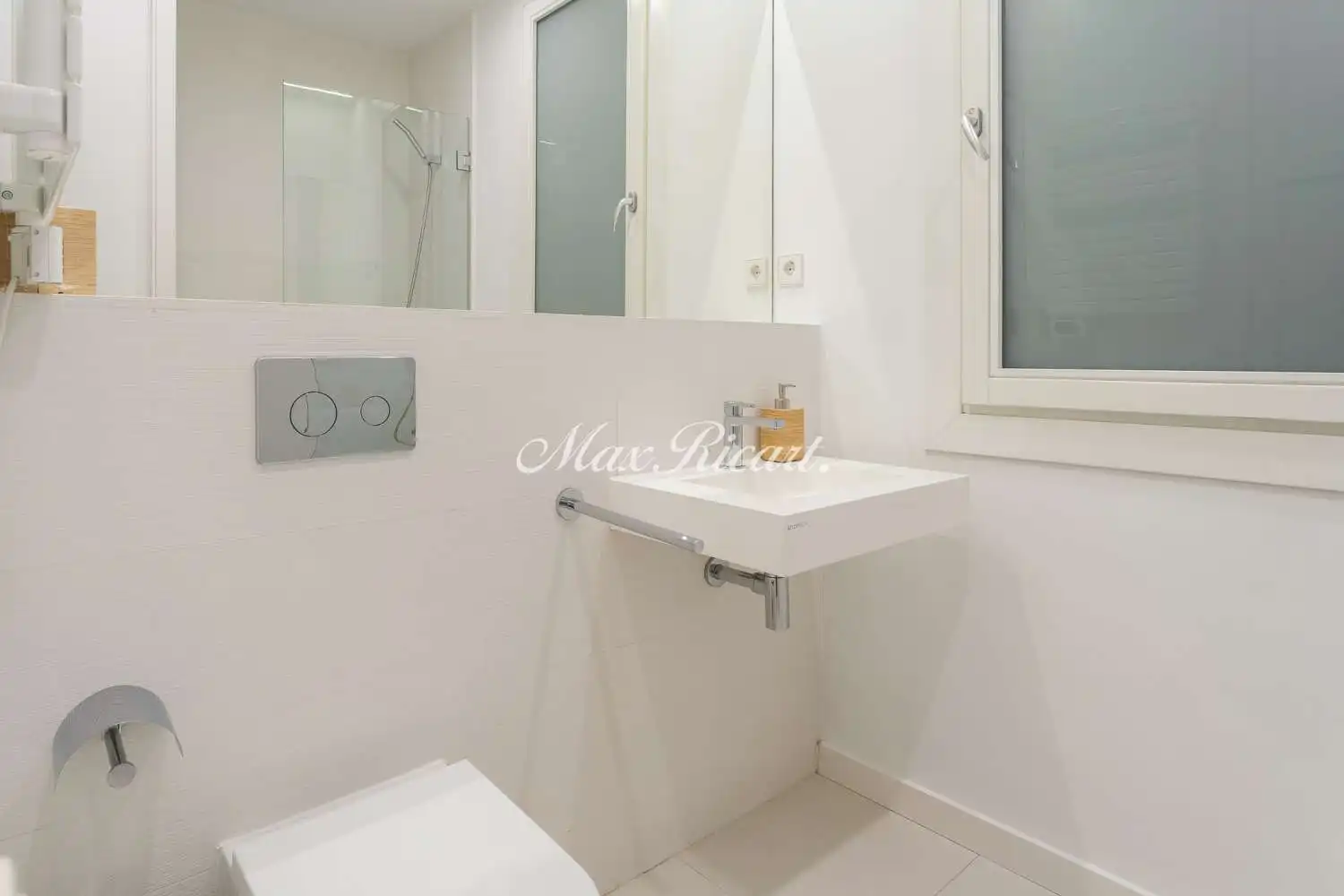 Badezimmer von Wohnung zur Miete in Barcelona mit Klimaanlage, Heizung und Terrasse