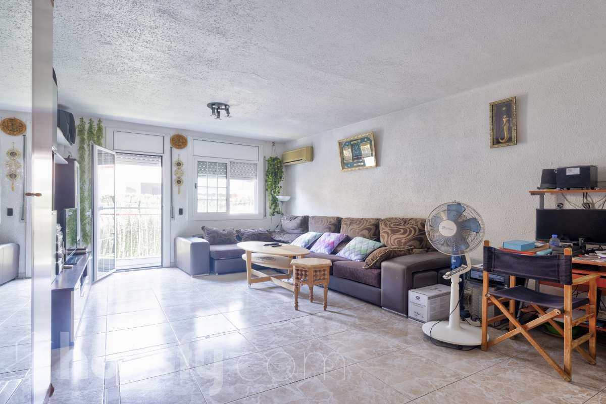 Living room of Flat for sale in Mollet del Vallès  with Air Conditioner and Balcony