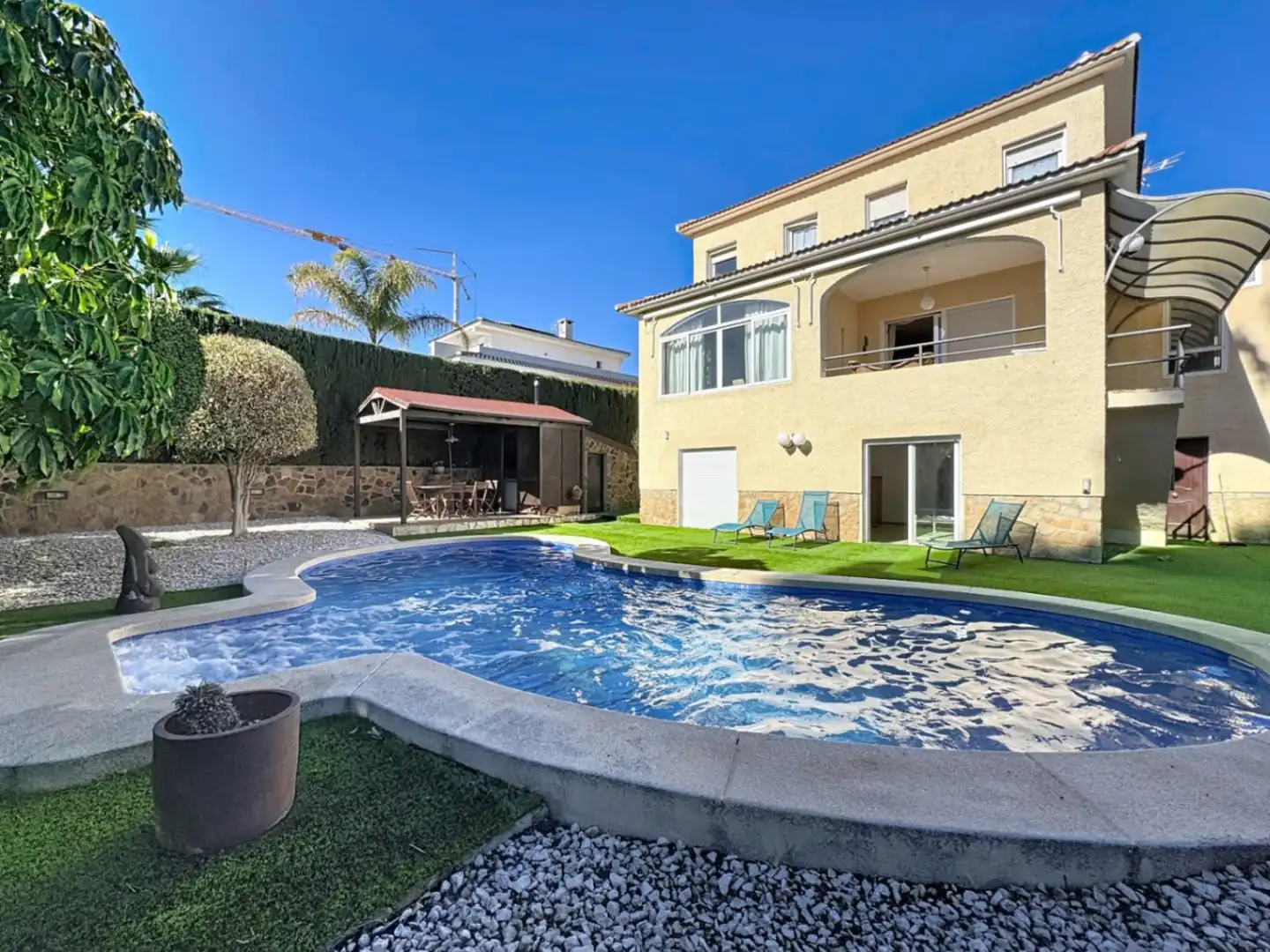 Detached house with terrace for sale in Levante Alto